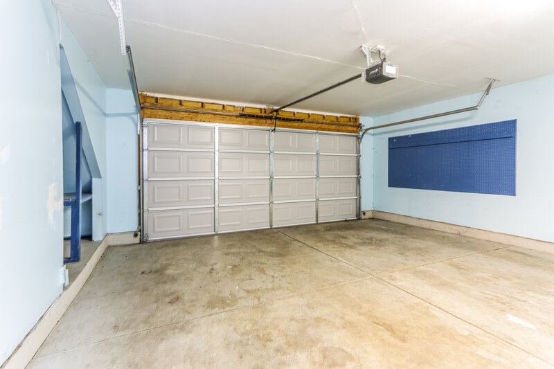 2,120/Mo, 8039 Beardsley Ave Blacklick, OH 43004 Garage View