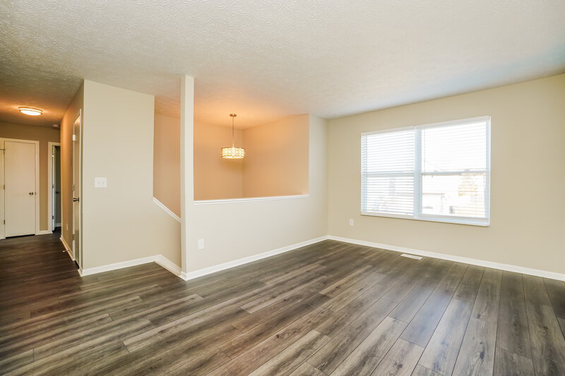 1,905/Mo, 1365 Randan Dr Columbus, OH 43207 Living Room View