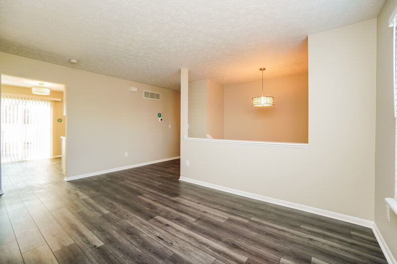 1,905/Mo, 1365 Randan Dr Columbus, OH 43207 Living Room View 2