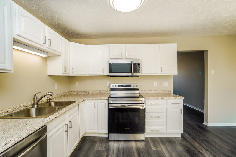1,905/Mo, 1365 Randan Dr Columbus, OH 43207 Kitchen View 3