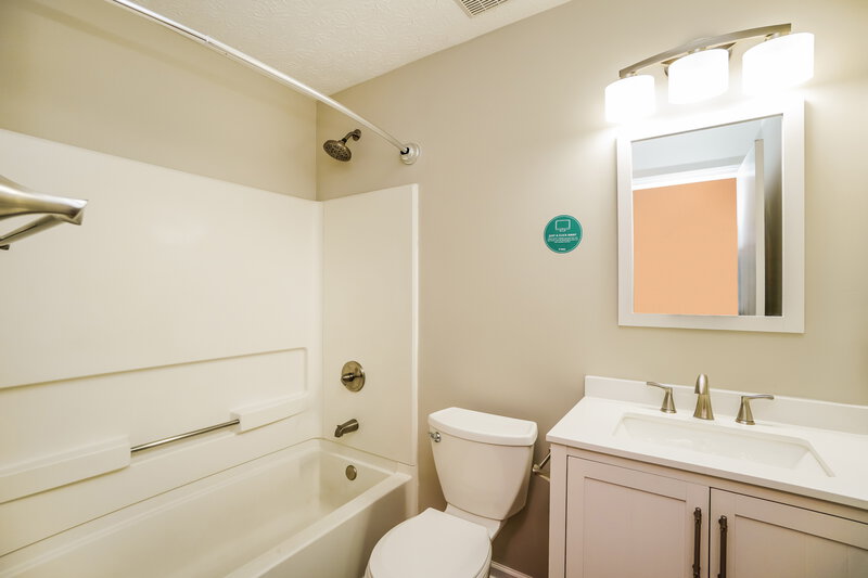 1,905/Mo, 1365 Randan Dr Columbus, OH 43207 Bathroom View