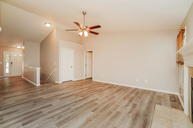 1,750/Mo, 1891 Brandigen Ln Columbus, OH 43228 Living Room View 4