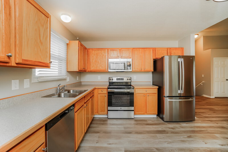 1,750/Mo, 1891 Brandigen Ln Columbus, OH 43228 Kitchen View 3