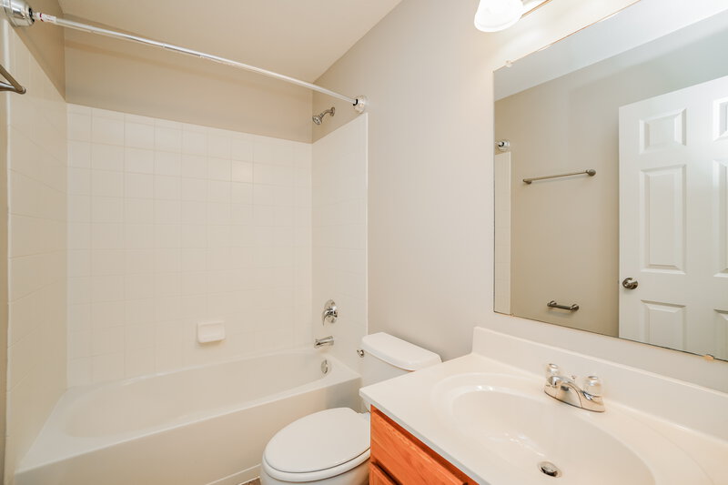 1,750/Mo, 1891 Brandigen Ln Columbus, OH 43228 Bathroom View