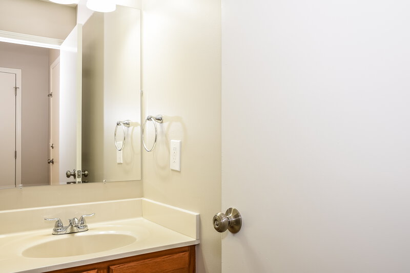 2,230/Mo, 5347 Dietrich Ave Orient, OH 43146 Bathroom View 2