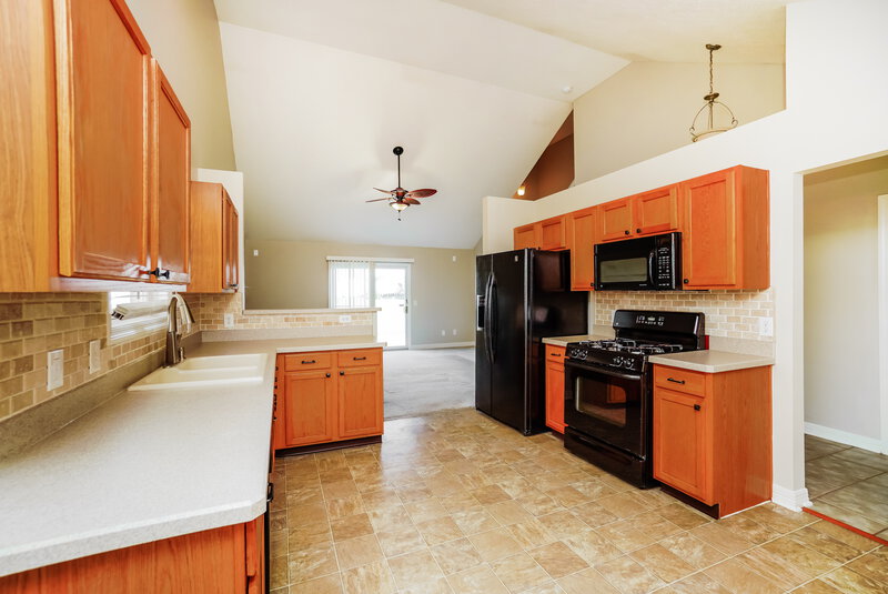 2,355/Mo, 718 Orwell St Lithopolis, OH 43136 Kitchen View 2