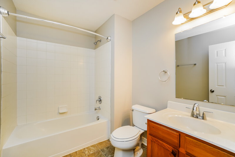 2,355/Mo, 718 Orwell St Lithopolis, OH 43136 Bathroom View