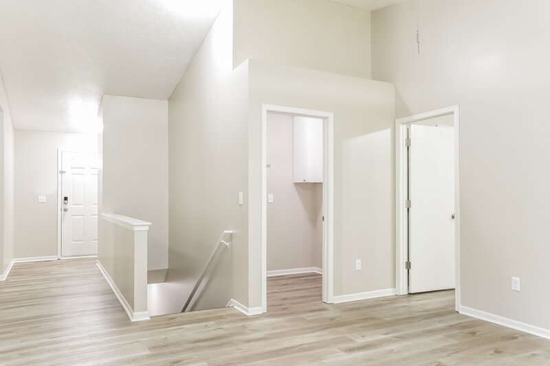 2,215/Mo, 6693 Laburnum Dr Canal Winchester, OH 43110 Living Room View 2