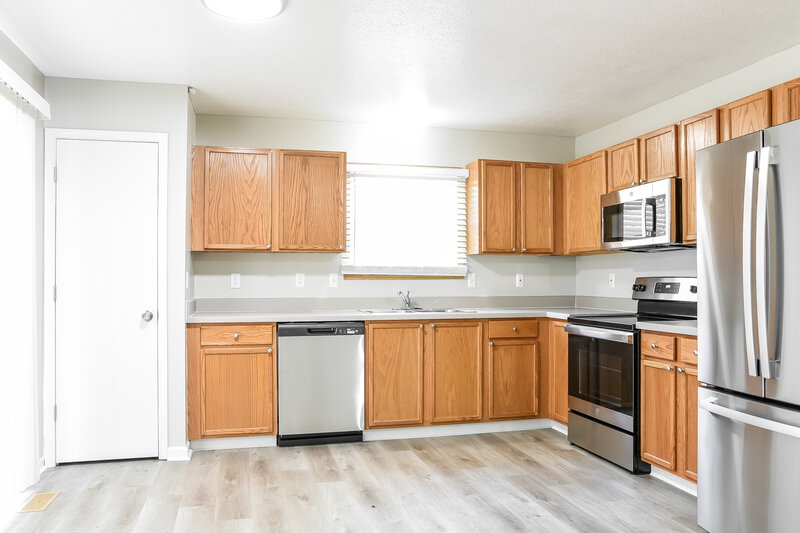 2,215/Mo, 6693 Laburnum Dr Canal Winchester, OH 43110 Kitchen View