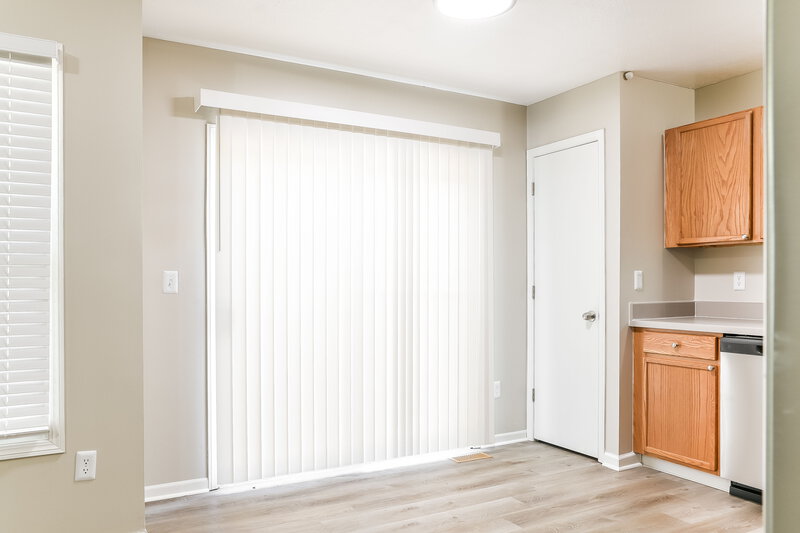 2,215/Mo, 6693 Laburnum Dr Canal Winchester, OH 43110 Kitchen View 2
