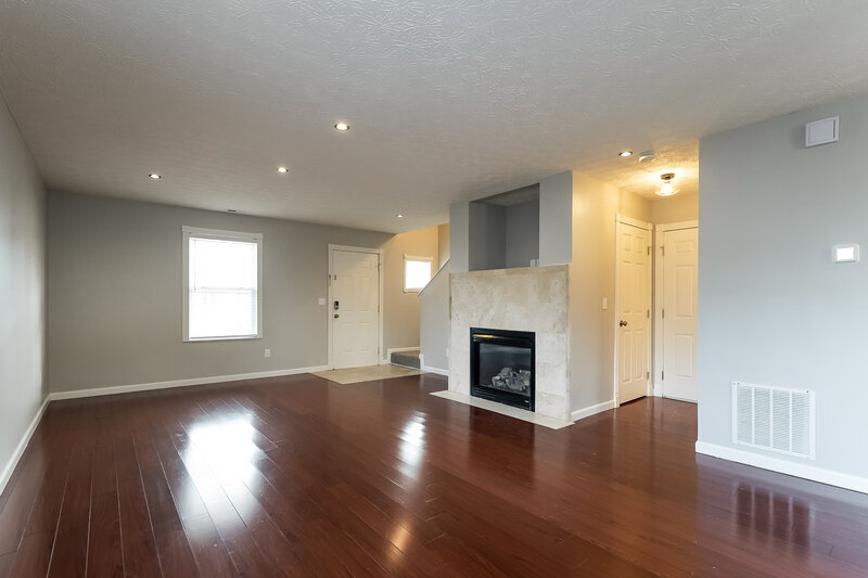 2,095/Mo, 5425 Englecrest Dr Canal Winchester, OH 43110 Living Room View 2