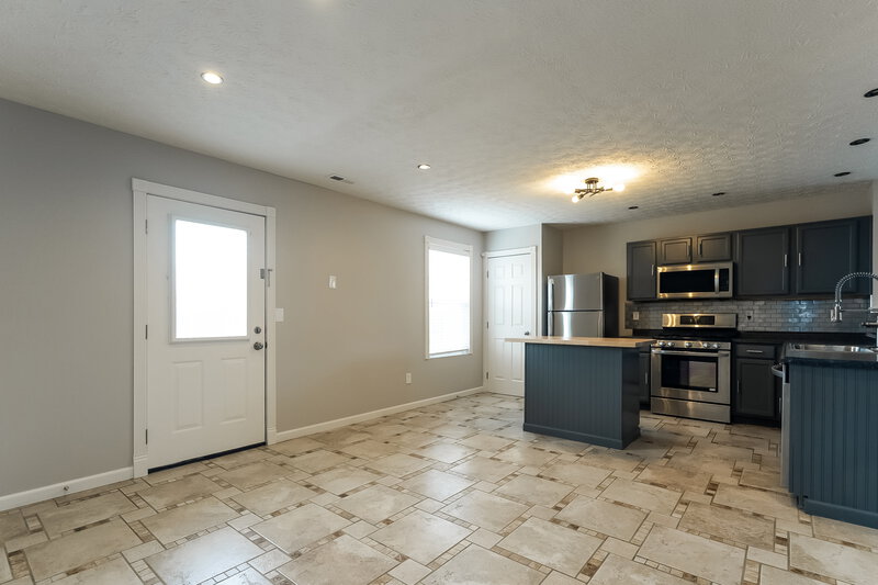 2,095/Mo, 5425 Englecrest Dr Canal Winchester, OH 43110 Kitchen View