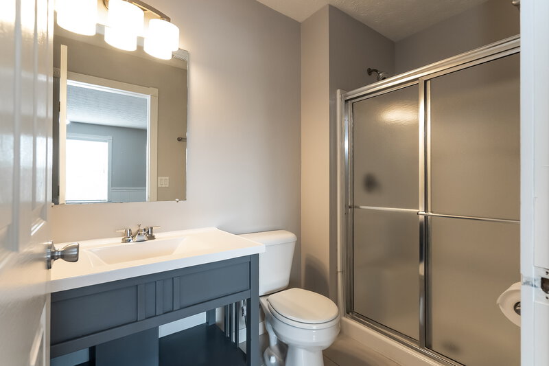 2,095/Mo, 5425 Englecrest Dr Canal Winchester, OH 43110 Main Bathroom View