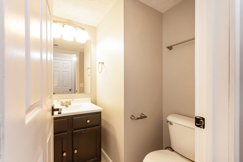 2,095/Mo, 5425 Englecrest Dr Canal Winchester, OH 43110 Powder Room View