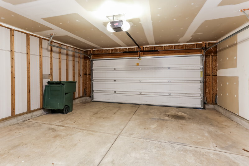 2,235/Mo, 346 Constance St Lockbourne, OH 43137 Garage View