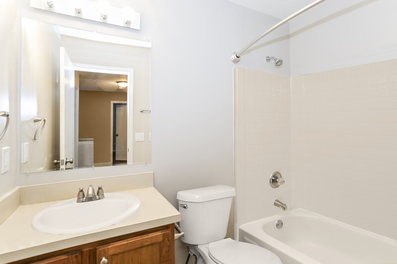 2,380/Mo, 6801 Fallon Ln Canal Winchester, OH 43110 Bathroom View