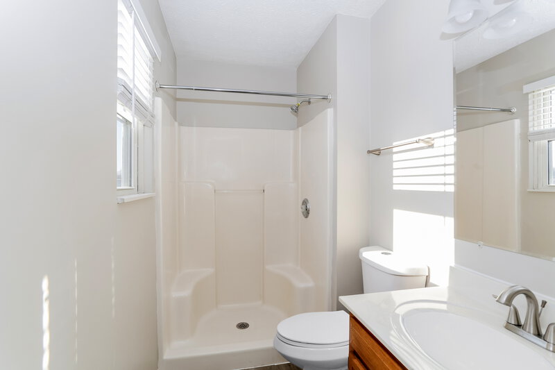 1,790/Mo, 3531 Rocky Rd Columbus, OH 43223 Main Bathroom View