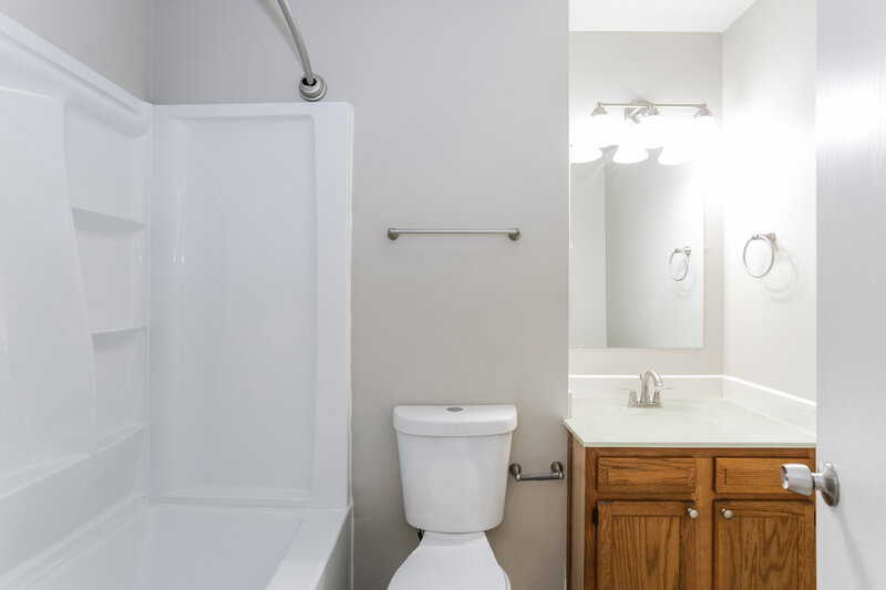 1,790/Mo, 3531 Rocky Rd Columbus, OH 43223 Bathroom View