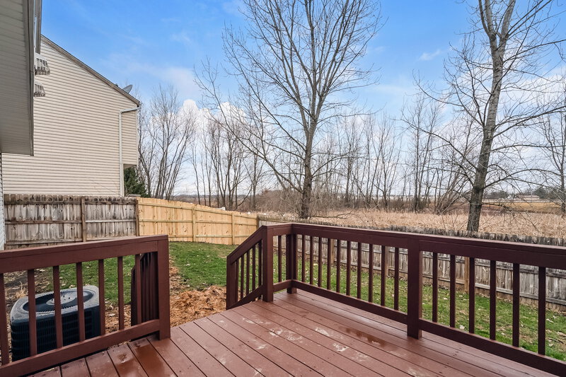 2,250/Mo, 6248 Pritchard Dr Galloway, OH 43119 Deck View