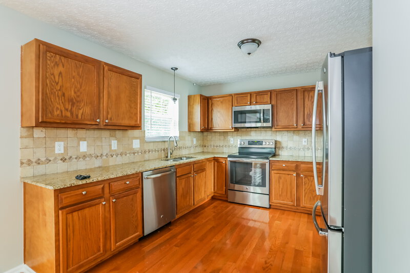 2,315/Mo, 5931 Rainwater Way Columbus, OH 43228 Kitchen View 2