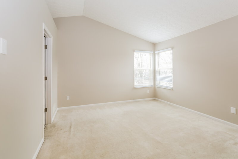 2,315/Mo, 5931 Rainwater Way Columbus, OH 43228 Main Bedroom View