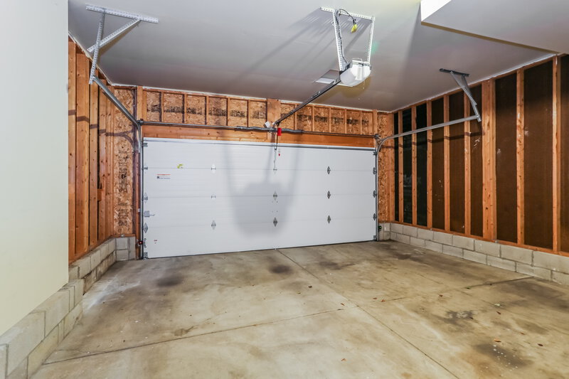 2,315/Mo, 5931 Rainwater Way Columbus, OH 43228 Garage View