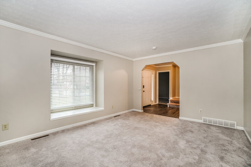 2,700/Mo, 11582 Eddington Ave Pickerington, OH 43147 Living Room View 2