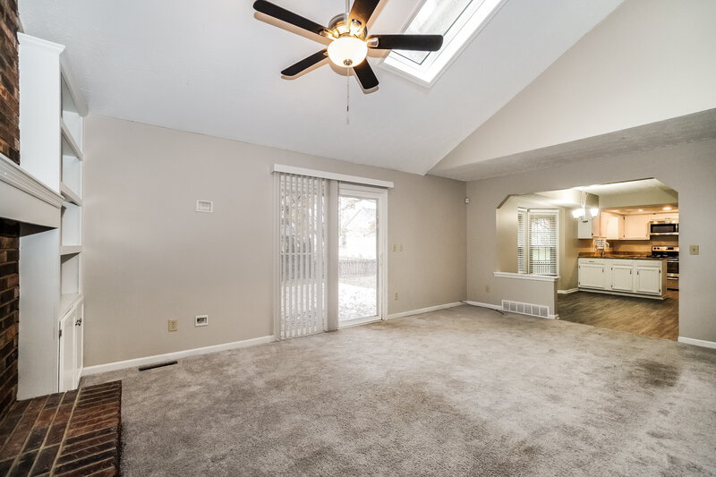 2,700/Mo, 11582 Eddington Ave Pickerington, OH 43147 Family Room View 2