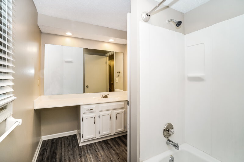2,700/Mo, 11582 Eddington Ave Pickerington, OH 43147 Main Bathroom View