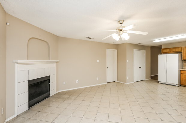 1,725/Mo, 8172 Heritage Place Dr Fort Worth, TX 76137 Living Room View