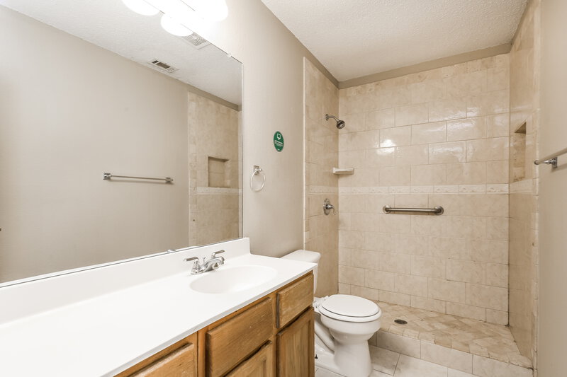 1,725/Mo, 8172 Heritage Place Dr Fort Worth, TX 76137 Bathroom View