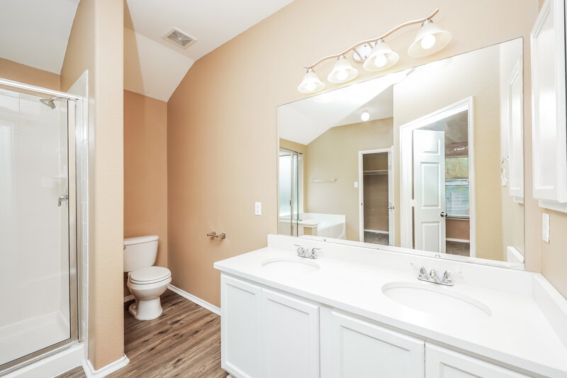 1,840/Mo, 1709 Heron Dr Aubrey, TX 76227 Main Bathroom View