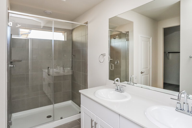2,495/Mo, 1206 Green Timber Dr Forney, TX 75126 Main Bathroom View