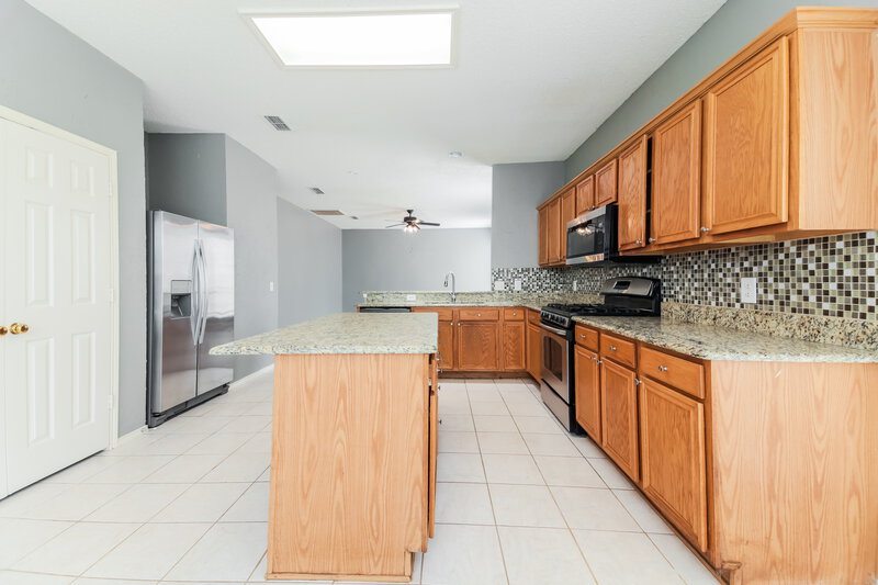 2,830/Mo, 774 Poplar Ct Lake Dallas, TX 75065 Kitchen View 2