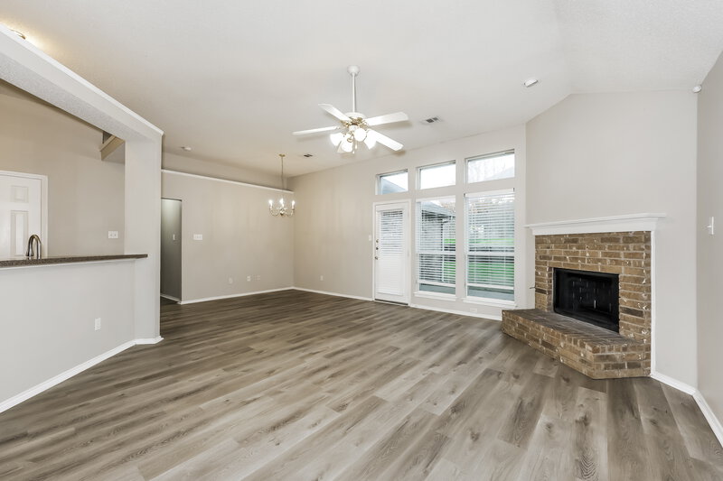 2,100/Mo, 3017 Morning Dove Ln Midlothian, TX 76065 Living Room View 2