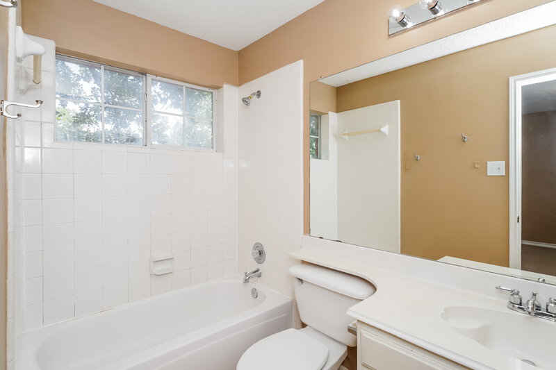 2,800/Mo, 2680 Hillside Dr Highland Village, TX 75077 Bathroom View