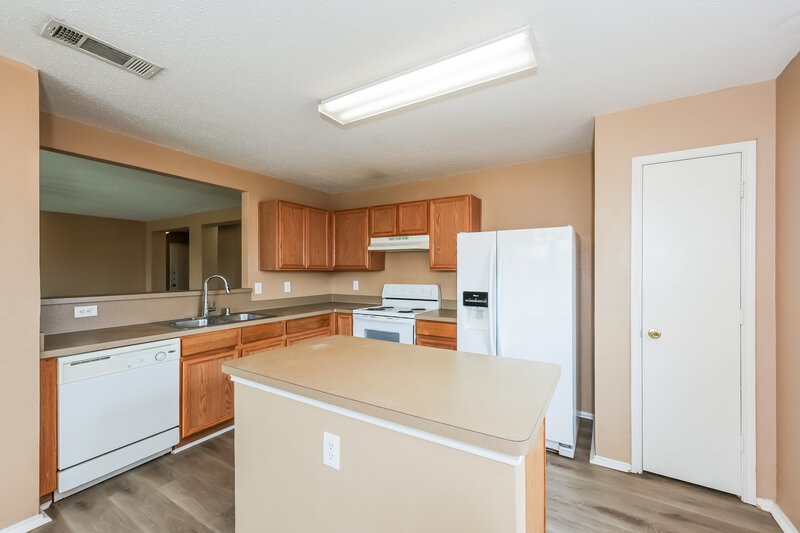 2,040/Mo, 1324 Burleson St Cedar Hill, TX 75104 Kitchen View