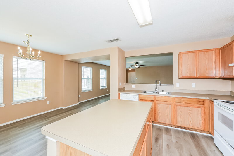 2,040/Mo, 1324 Burleson St Cedar Hill, TX 75104 Kitchen View 3