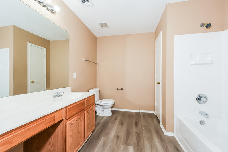 2,040/Mo, 1324 Burleson St Cedar Hill, TX 75104 Main Bathroom View