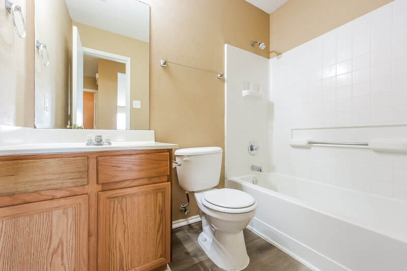 2,040/Mo, 1324 Burleson St Cedar Hill, TX 75104 Bathroom View