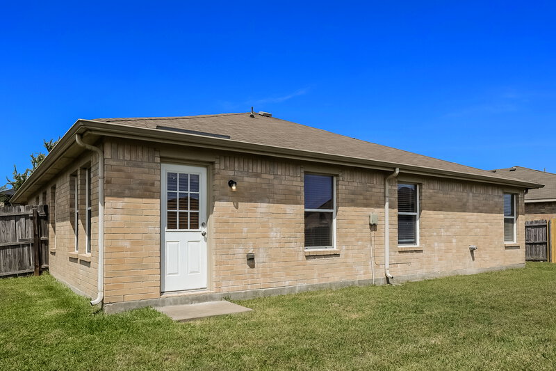 2,040/Mo, 1324 Burleson St Cedar Hill, TX 75104 Rear View 2