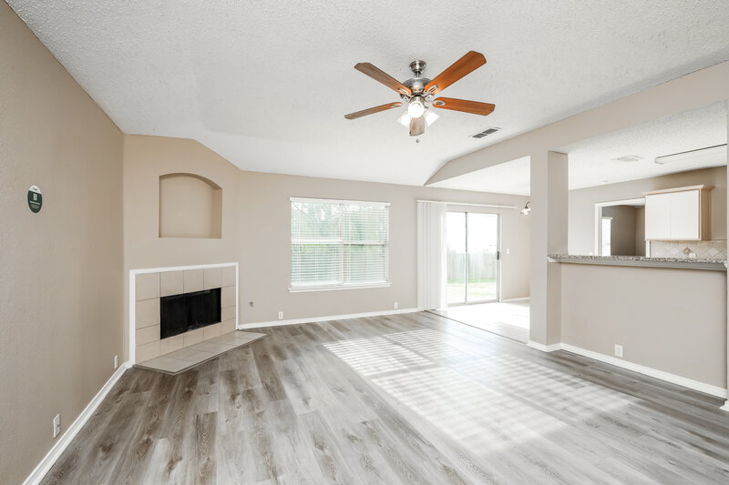 1,845/Mo, 1117 Greenbend Dr Denton, TX 76210 Living Room View
