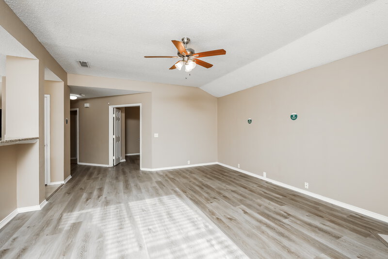 1,845/Mo, 1117 Greenbend Dr Denton, TX 76210 Living Room View 2