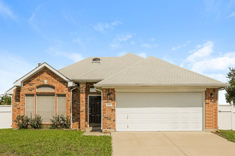 2,150/Mo, 5017 Eastcreek Dr Arlington, TX 76018 External View