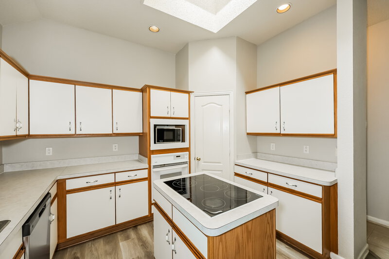 2,150/Mo, 5017 Eastcreek Dr Arlington, TX 76018 Kitchen View