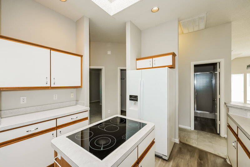 2,150/Mo, 5017 Eastcreek Dr Arlington, TX 76018 Kitchen View 2