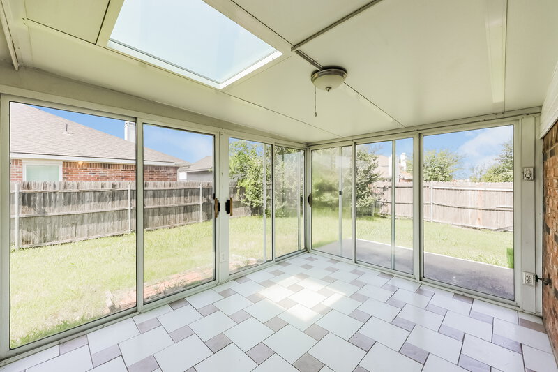 2,150/Mo, 5017 Eastcreek Dr Arlington, TX 76018 Sun Room View