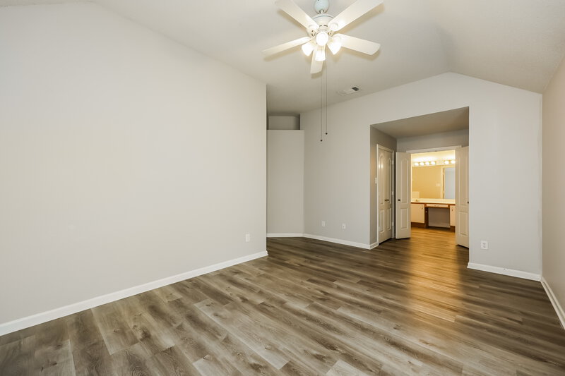 2,150/Mo, 5017 Eastcreek Dr Arlington, TX 76018 Main Bedroom View 2
