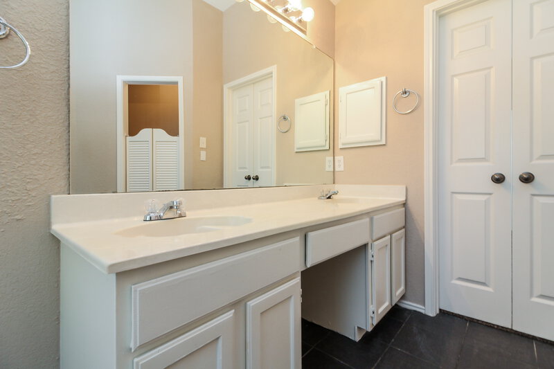 1,870/Mo, 2805 Brookway Dr Mesquite, TX 75181 Bathroom View 2