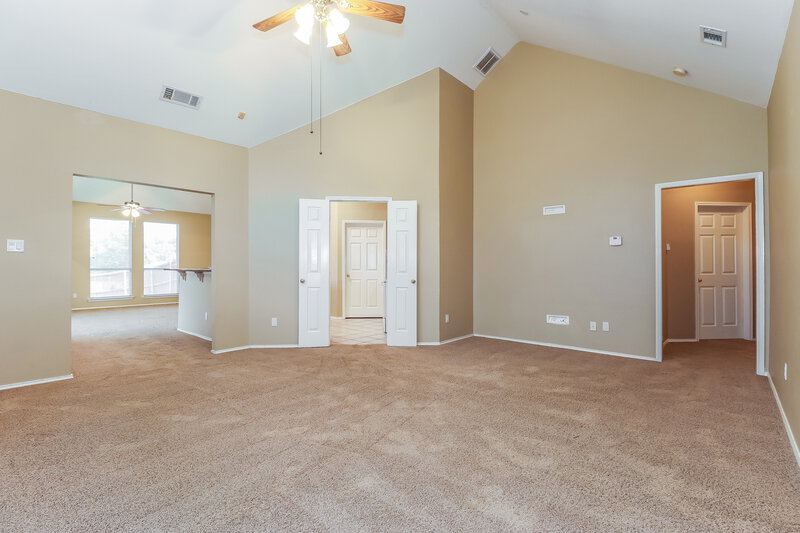 1,965/Mo, 841 Summit Pointe Lewisville, TX 75077 Living Room View 2